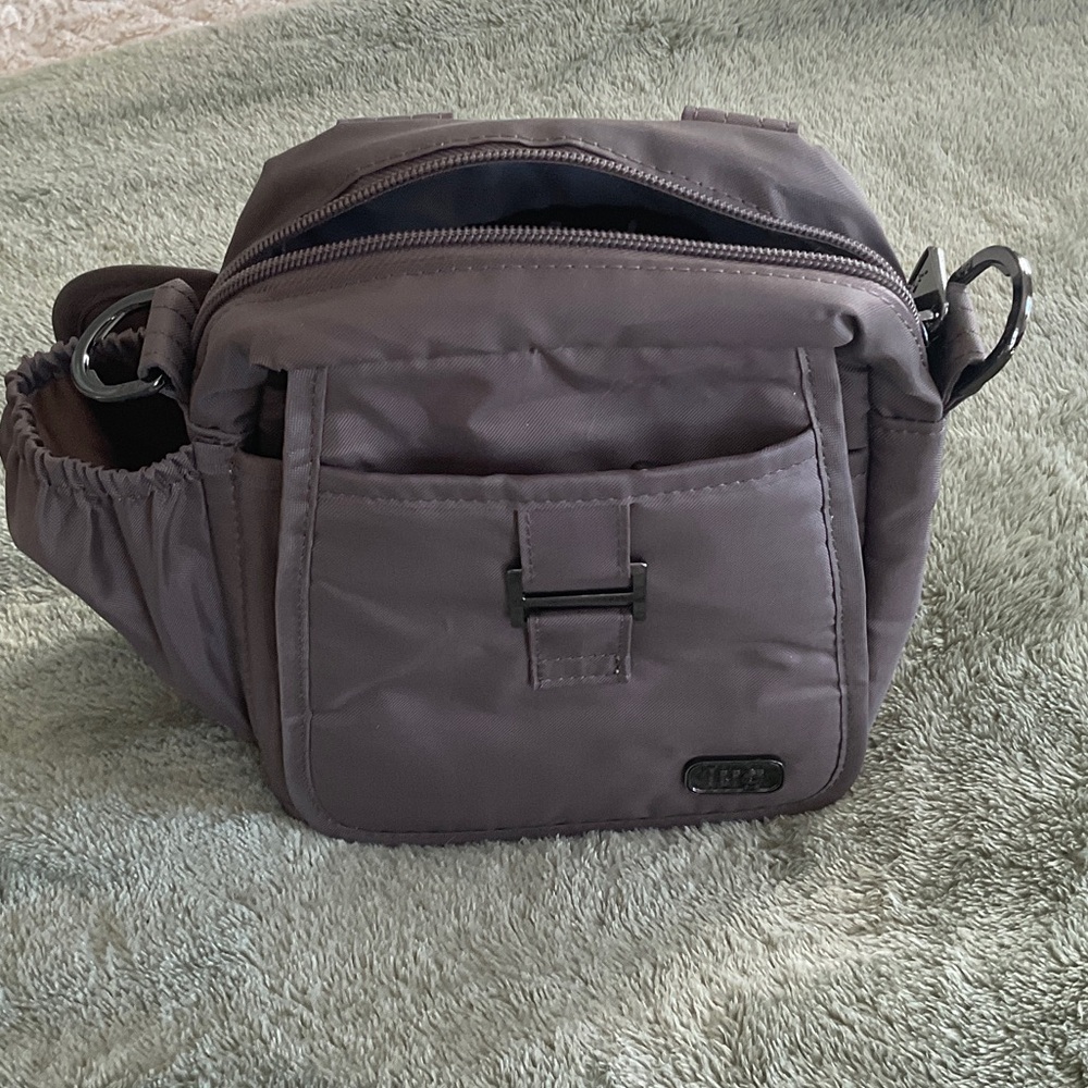 Lug infinity can can crossbody/backpack